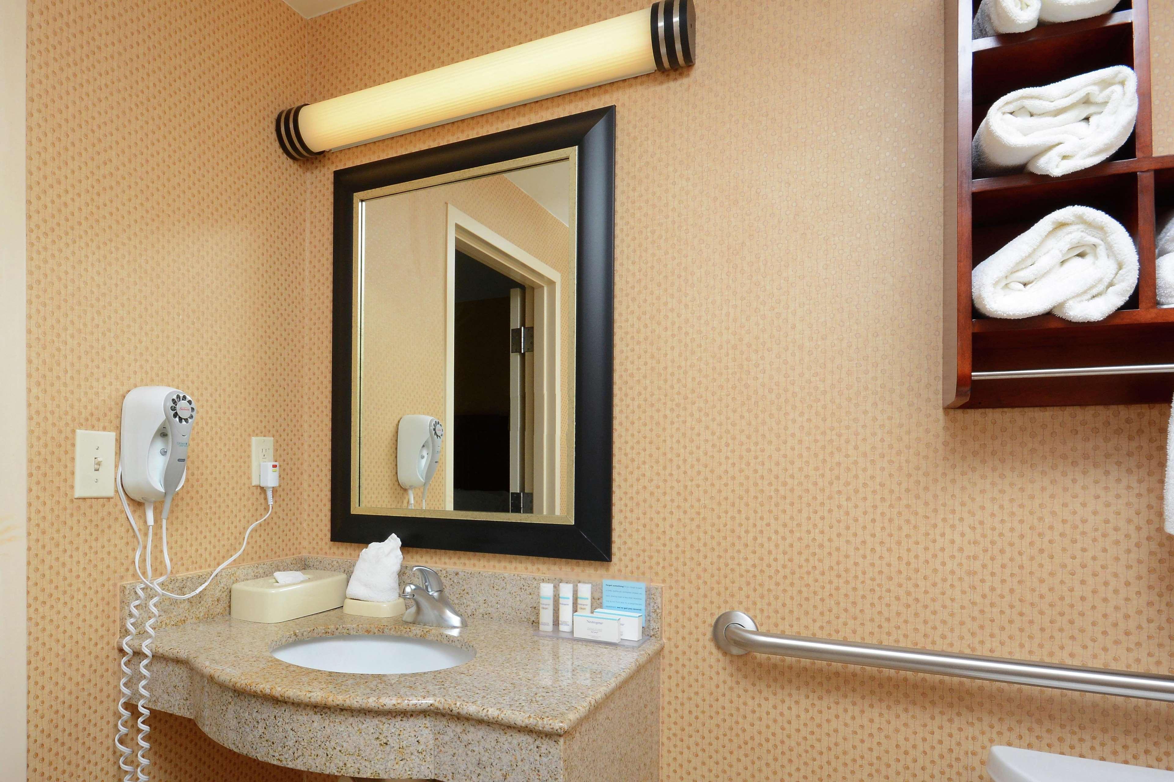 Hampton Inn & Suites האנטרסוויל מראה חיצוני תמונה