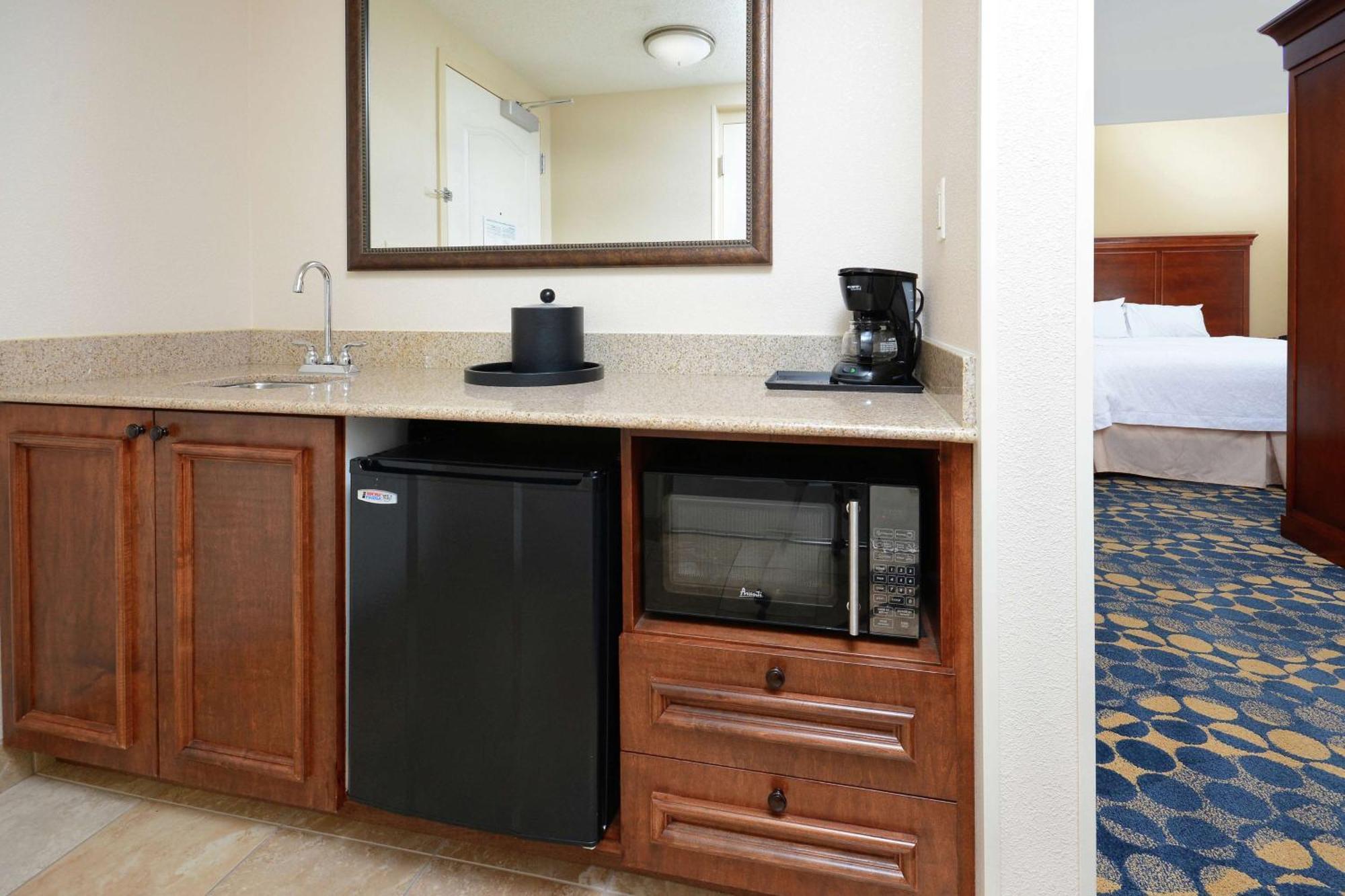 Hampton Inn & Suites האנטרסוויל מראה חיצוני תמונה